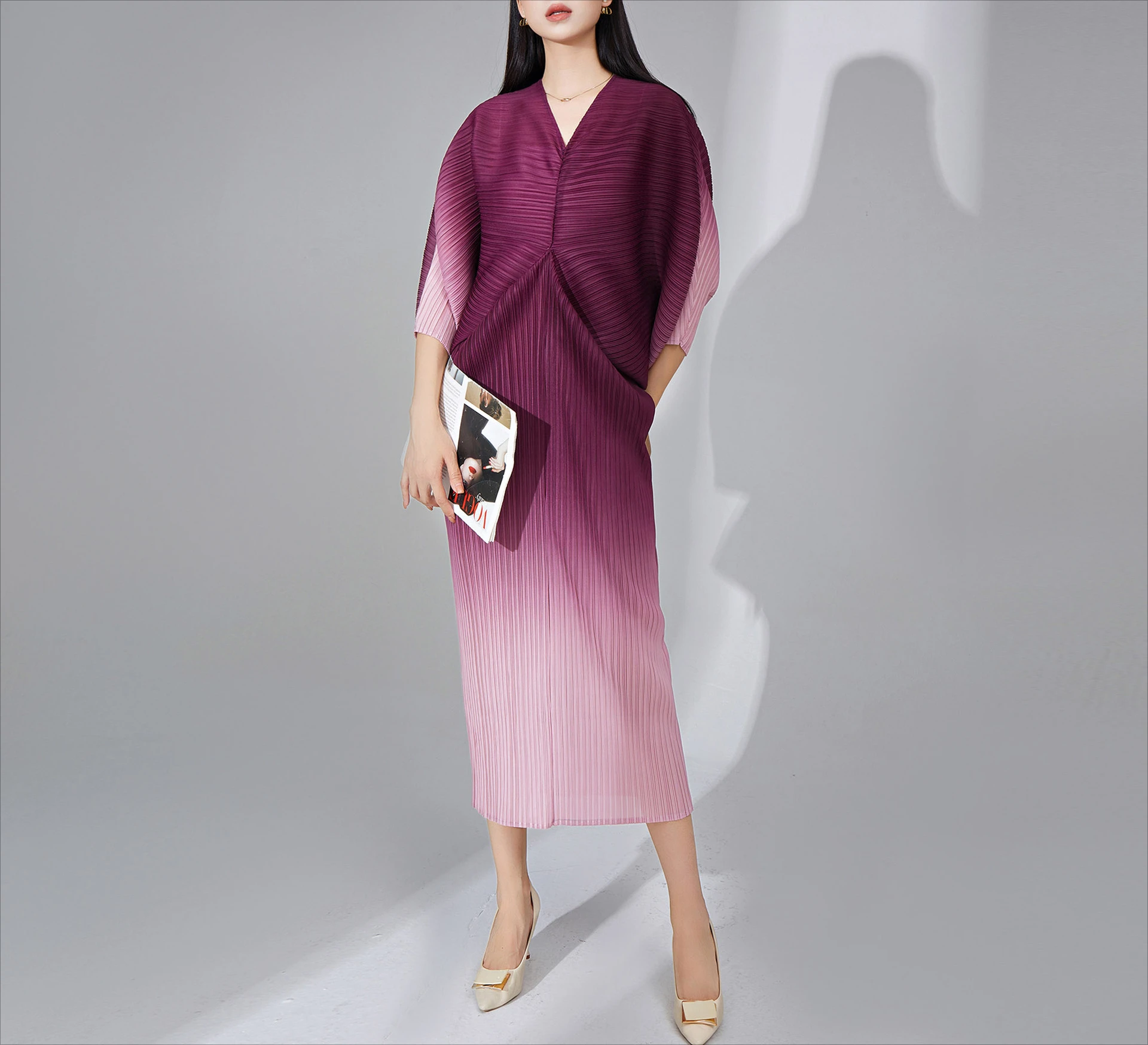 Fashion Many Colors Pleated Dress Women Gradient V Neck Batwing Sleeves Loose Fit Long Dresses 2025 New
Fashion Many Colors Pleated Dress Women Gradient V Neck Batwing Sleeves Loose Fit Long Dresses 2025 New