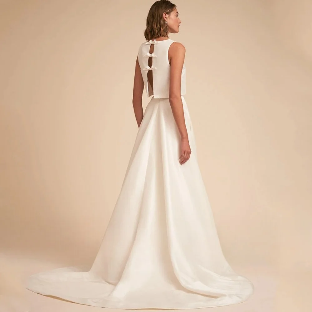 Customized Charming Two Piece Wedding Dresses O-Neck Sleeveless Upper Body A-Line Floor Length Sweep Trailing Satin Bridal Gowns
Customized Charming Two Piece Wedding Dresses O-Neck Sleeveless Upper Body A-Line Floor Length Sweep Trailing Satin Bridal Gowns