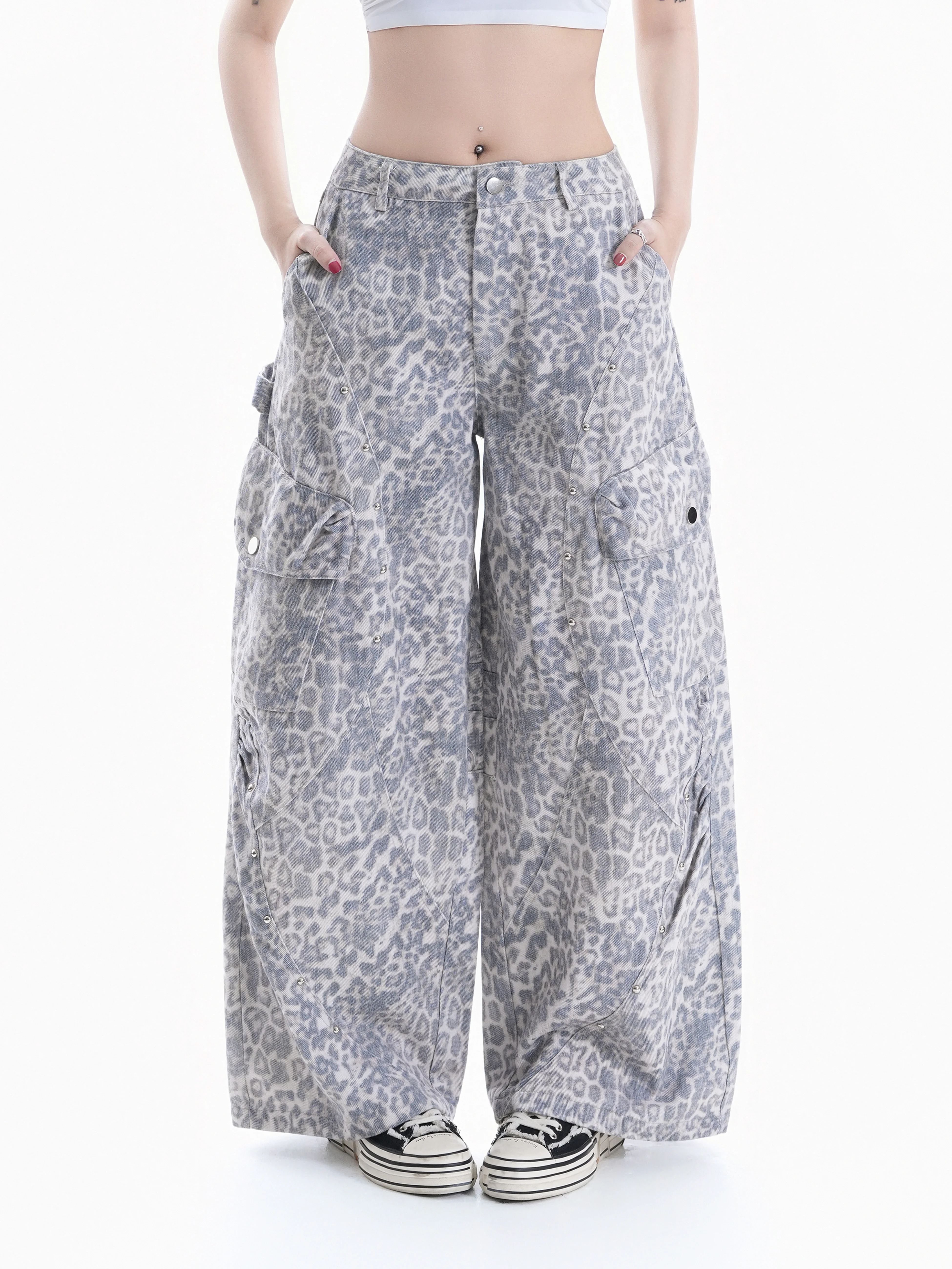 American High Street Style Women's Loose Wide Leg Straight Casual Pants Multiple Pockets Leopard Print Workwear Trousers
American High Street Style Women's Loose Wide Leg Straight Casual Pants Multiple Pockets Leopard Print Workwear Trousers