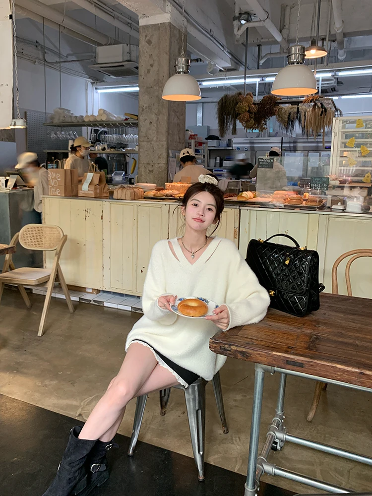 Loose Women's White Mink Sweater V-Ne Fufu Design Autumn Winter Knitted Top Comfortable Casual Sle Thi Warm Long Sve
Loose Women's White Mink Sweater V-Ne Fufu Design Autumn Winter Knitted Top Comfortable Casual Sle Thi Warm Long Sve