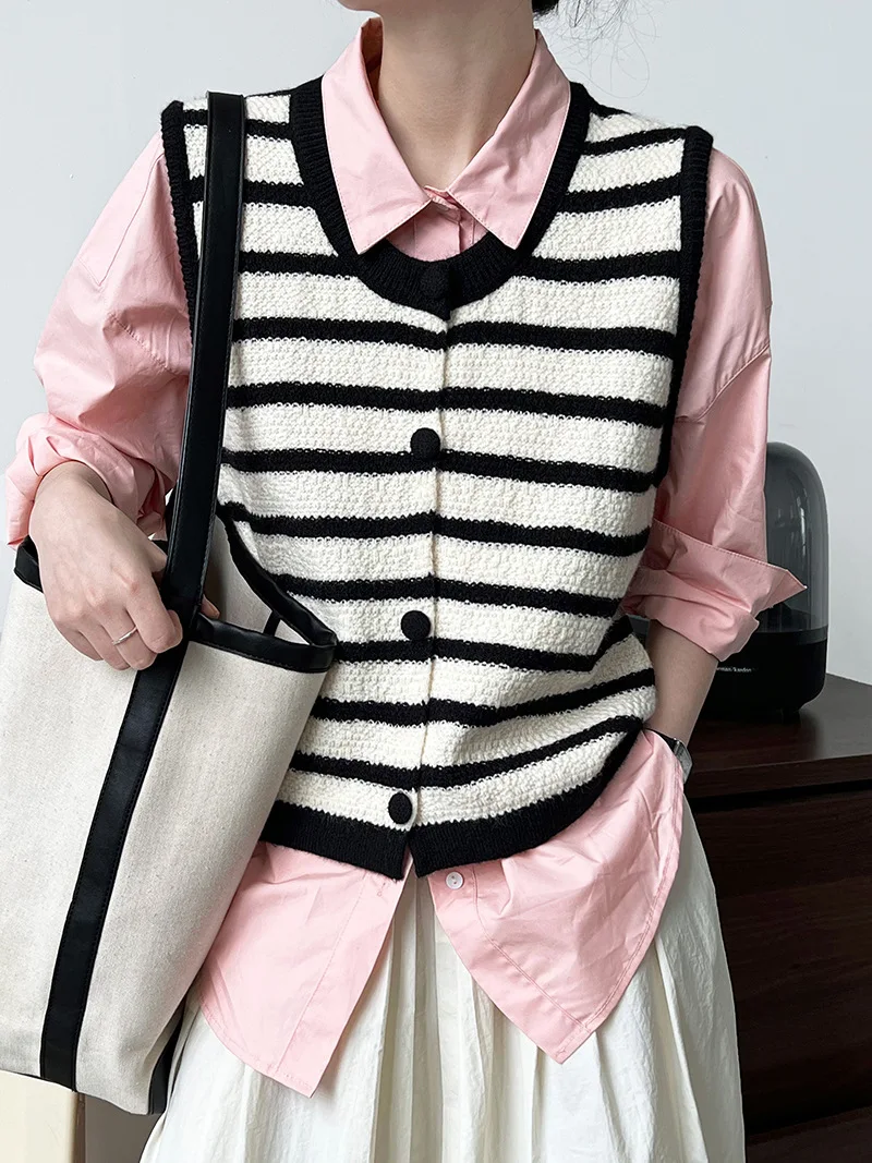 Autumn Contrast Color Striped Knitted Vest for Women Round Layered Neck Sleeveless Waistcoat Tops Knit Outwear
Autumn Contrast Color Striped Knitted Vest for Women Round Layered Neck Sleeveless Waistcoat Tops Knit Outwear