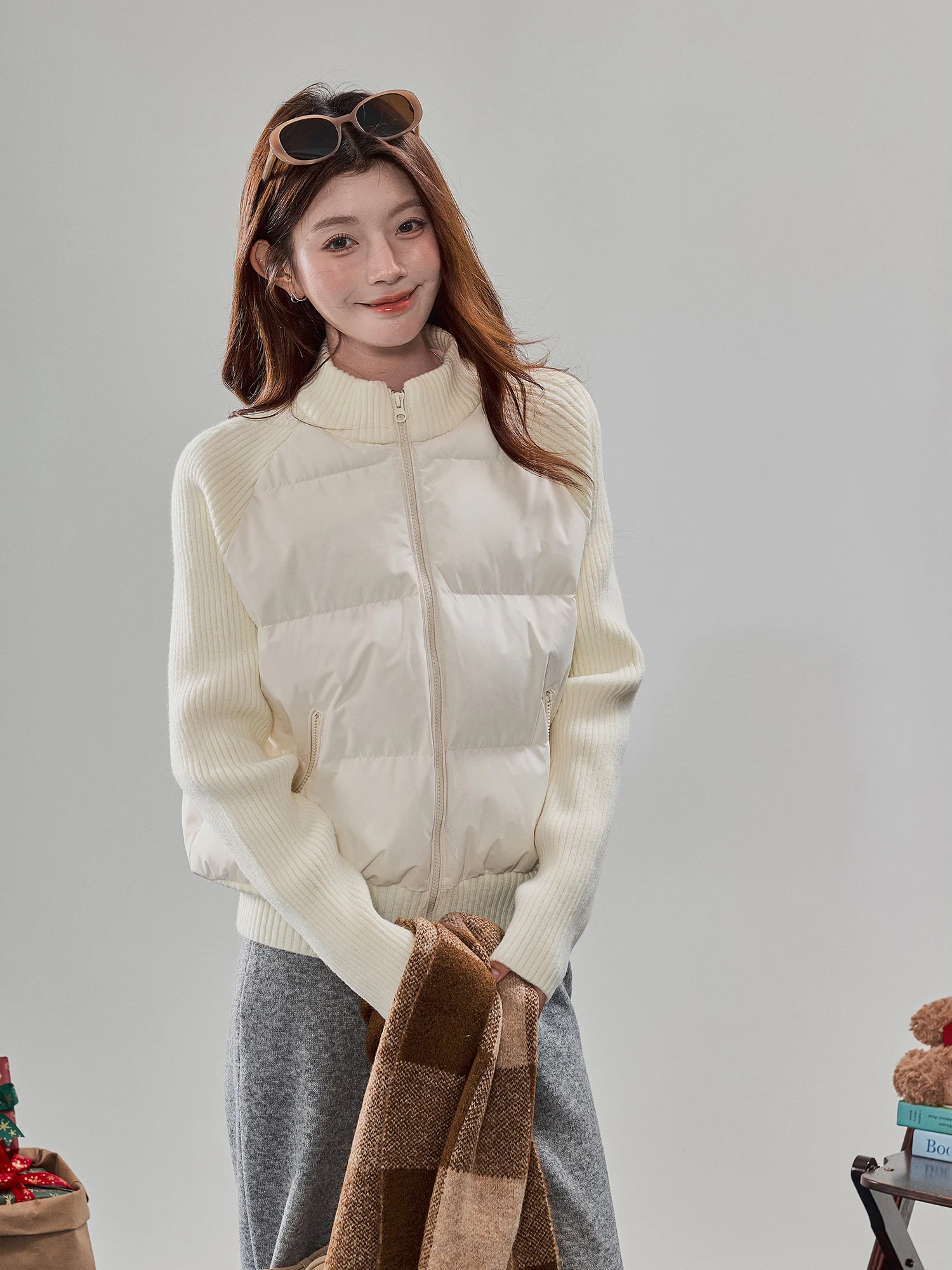 Теплая вязаная куртка-пэчворк с высоким воротником для женщин, осенне-зимняя новинка, корейский дизайн, хлопковое пальто, женский топ
Теплая вязаная куртка-пэчворк с высоким воротником для женщин, осенне-зимняя новинка, корейский дизайн, хлопковое пальто, женский топ