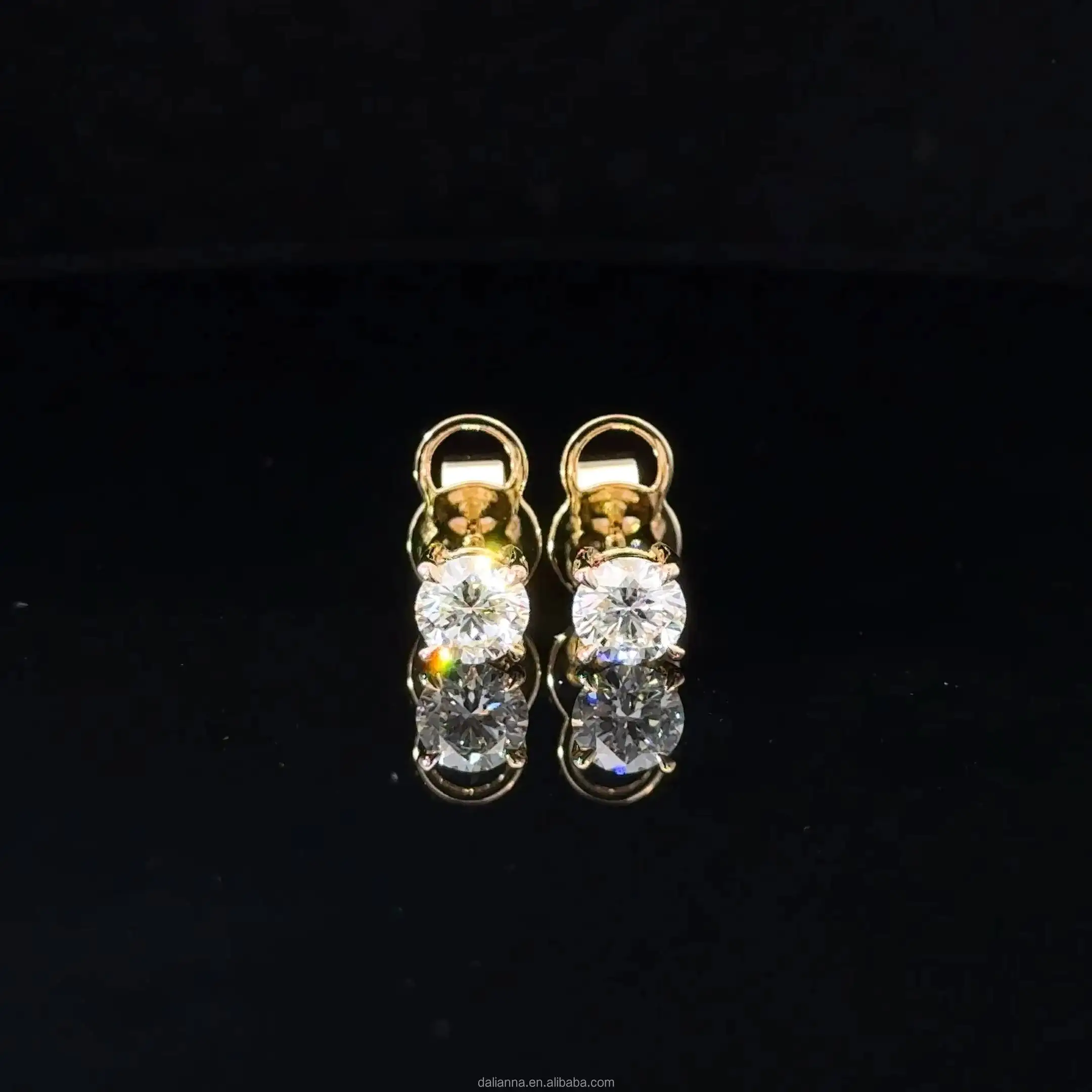 18K Gold Lab Grown Diamond Stud Earrings 0.5CT to 1 Carat round Brilliant Cut with VVS1 Clarity
18K Gold Lab Grown Diamond Stud Earrings 0.5CT to 1 Carat round Brilliant Cut with VVS1 Clarity