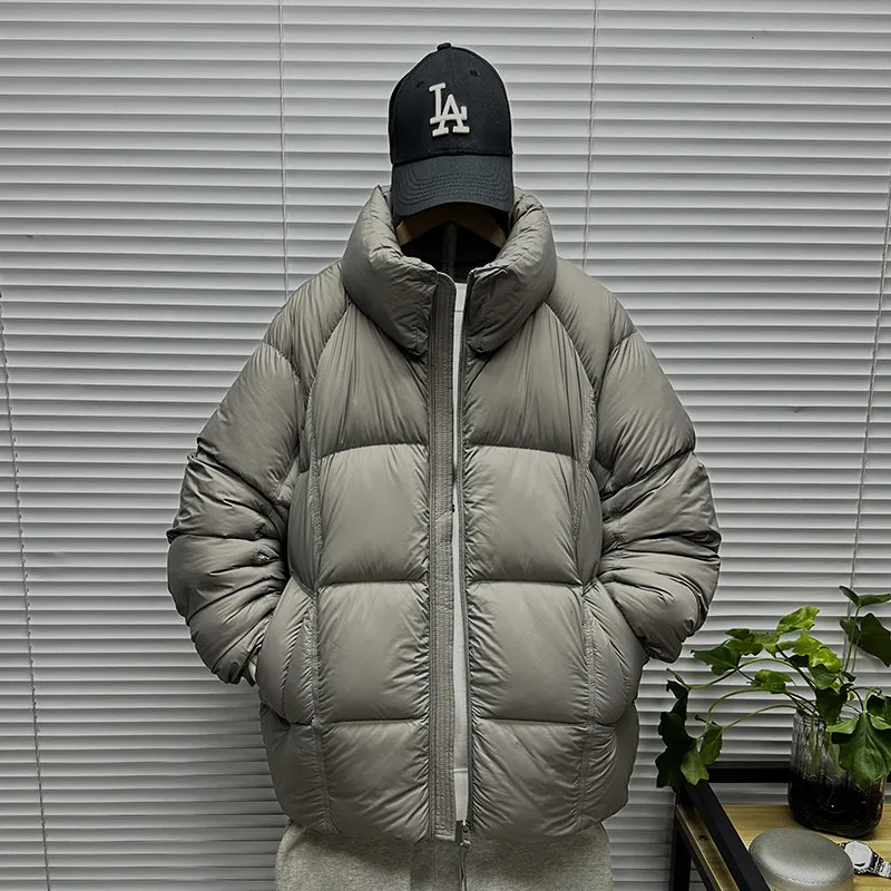 Men's Thickened 90 down Bread Style Short Coat Casual Loose Fit Winter Jacket Warm Polyester Fabric Duck down Filling
Men's Thickened 90 down Bread Style Short Coat Casual Loose Fit Winter Jacket Warm Polyester Fabric Duck down Filling