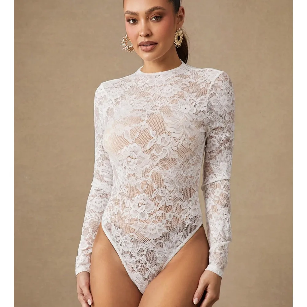 New Lace Long-sleeved Sexy And Form-fitting Women's Jumpsuit
New Lace Long-sleeved Sexy And Form-fitting Women's Jumpsuit