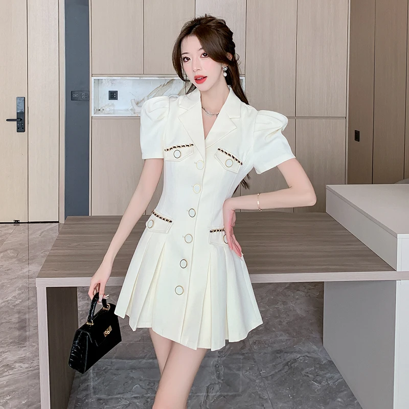 2023 New Fashion Runway Mini Office Work Dress Summer Women's Turn Down Collar Puff Sleeve Single Breasted Bodycon pleated Dress
2023 New Fashion Runway Mini Office Work Dress Summer Women's Turn Down Collar Puff Sleeve Single Breasted Bodycon pleated Dress