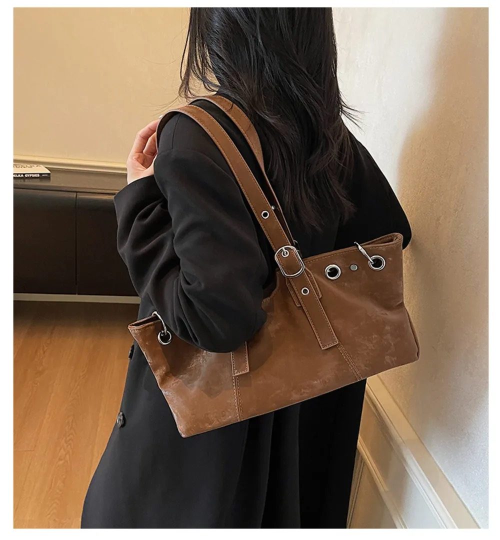 Women's Leather Large Capacity Vintage Shoulder Bag for Women Elegant Crossbody Bags Top Handle Purse Designer Hobo Bag
Women's Leather Large Capacity Vintage Shoulder Bag for Women Elegant Crossbody Bags Top Handle Purse Designer Hobo Bag