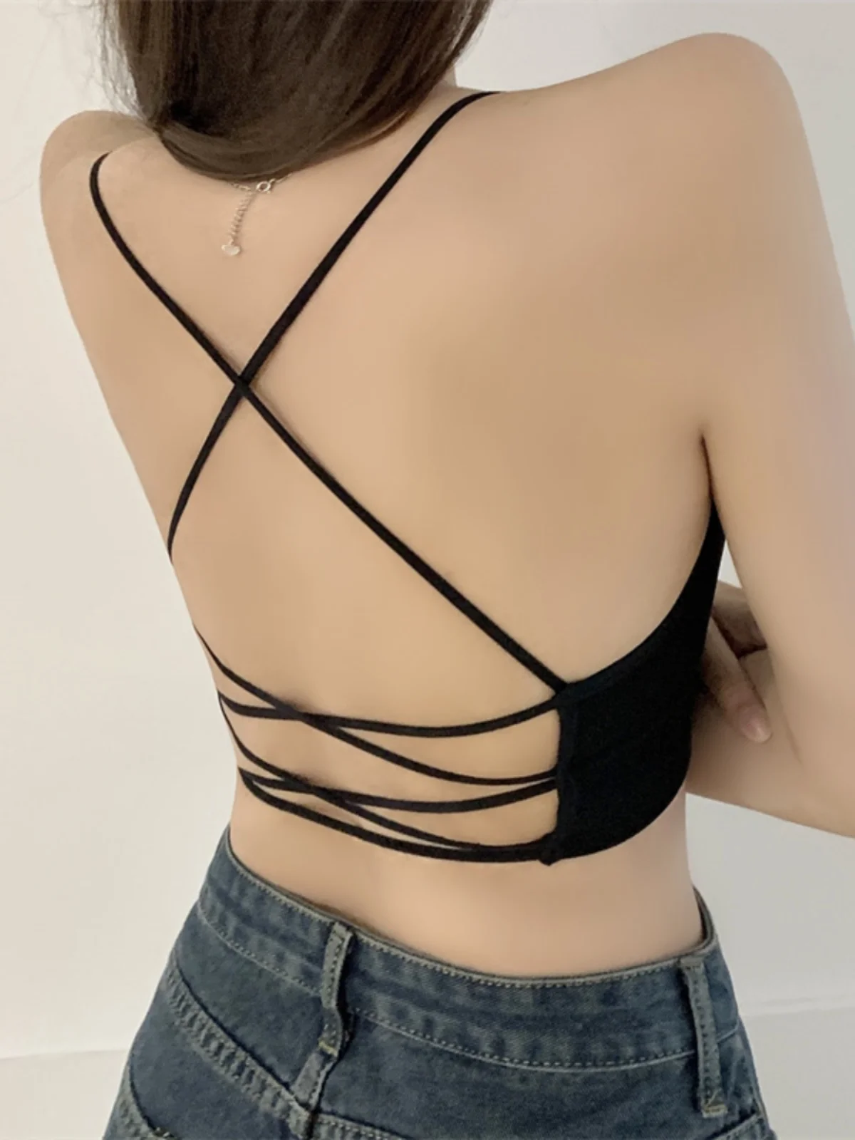 Sexy Strap Vest Women Summer Outerwear Beautiful Ba Pad Bra Inteated Base Hot Top Match Pure Color Commute Sle
Sexy Strap Vest Women Summer Outerwear Beautiful Ba Pad Bra Inteated Base Hot Top Match Pure Color Commute Sle