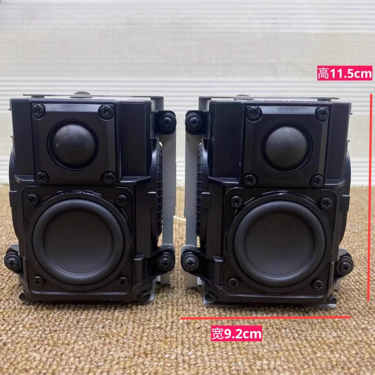 Двухполосный пассивный динамик с разборкой бас-динамического эффекта
Двухполосный пассивный динамик с разборкой бас-динамического эффекта