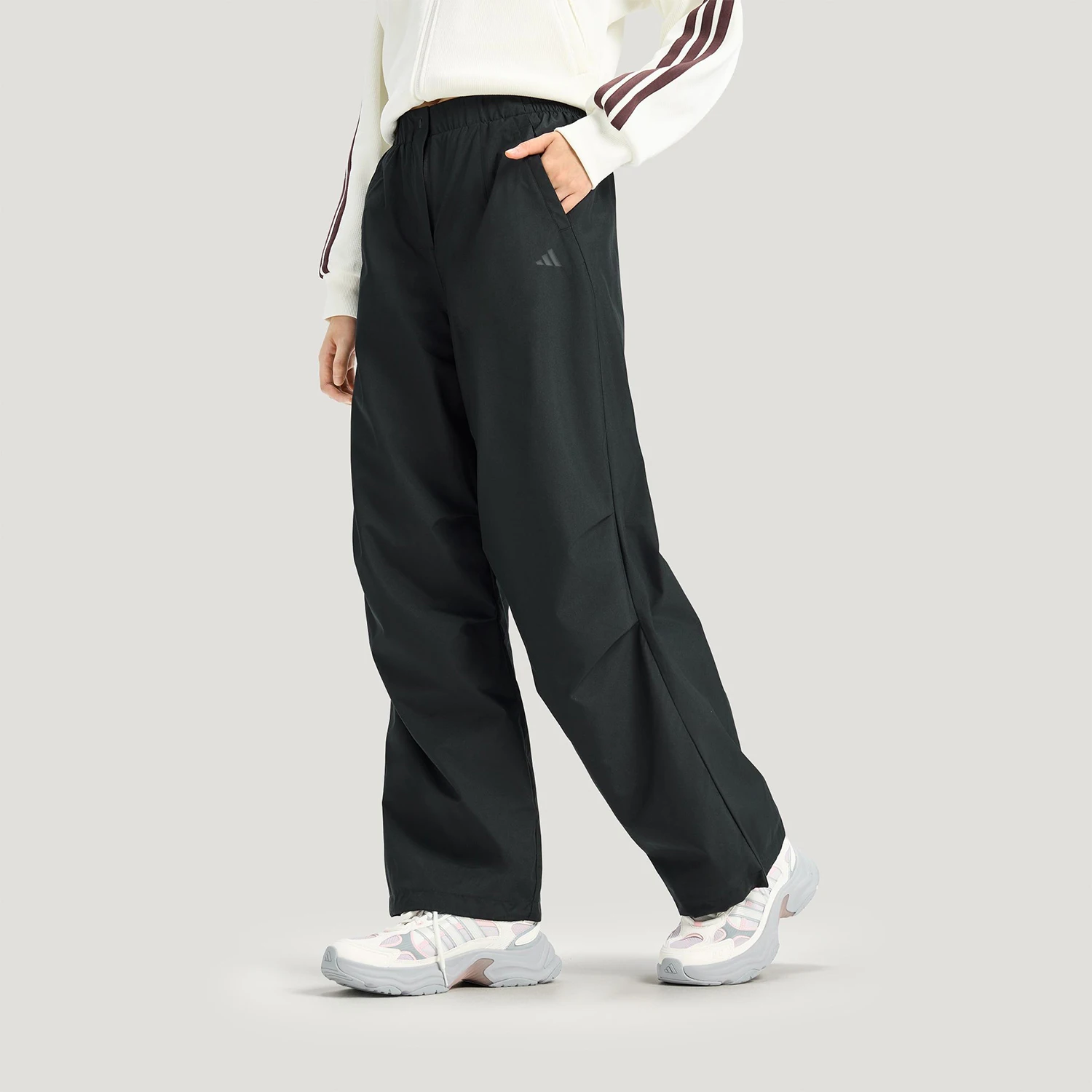 Adidas Originals Womens Sports Straight Leg Woven Long Pants KS2812
Adidas Originals Womens Sports Straight Leg Woven Long Pants KS2812
