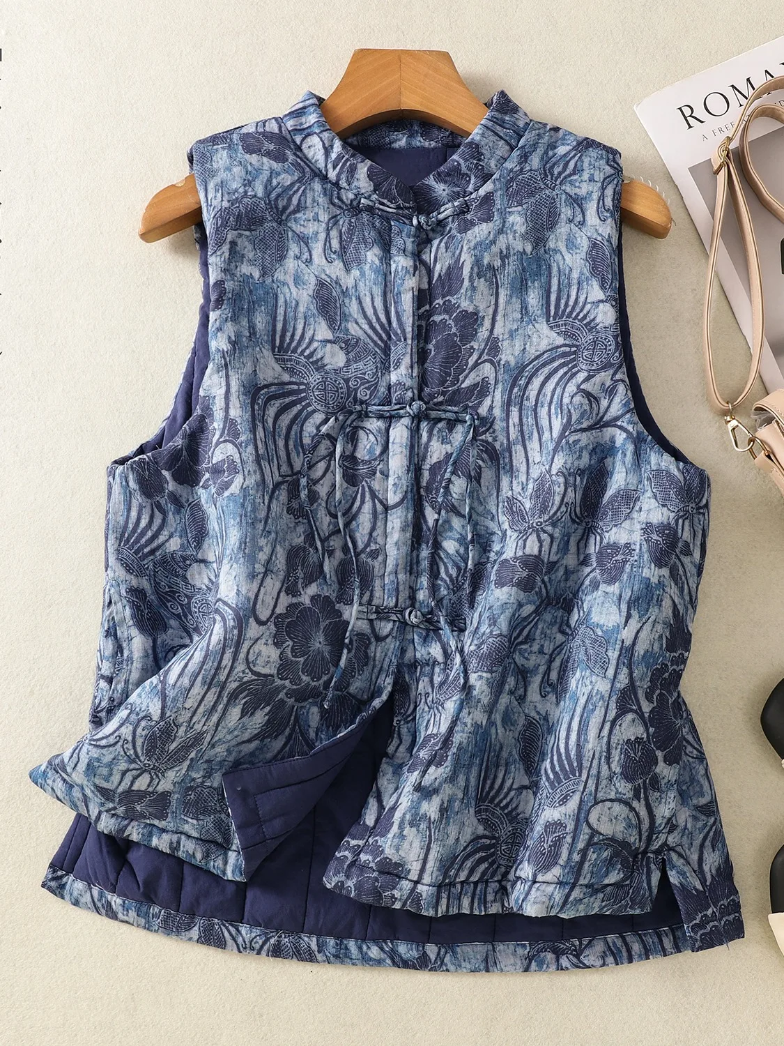 Thickened Cotton Linen Jacket Women's Winter Warm Stand Collar Print Cotton Vest Outerwear Button Style Ethnic Fashion
Thickened Cotton Linen Jacket Women's Winter Warm Stand Collar Print Cotton Vest Outerwear Button Style Ethnic Fashion
