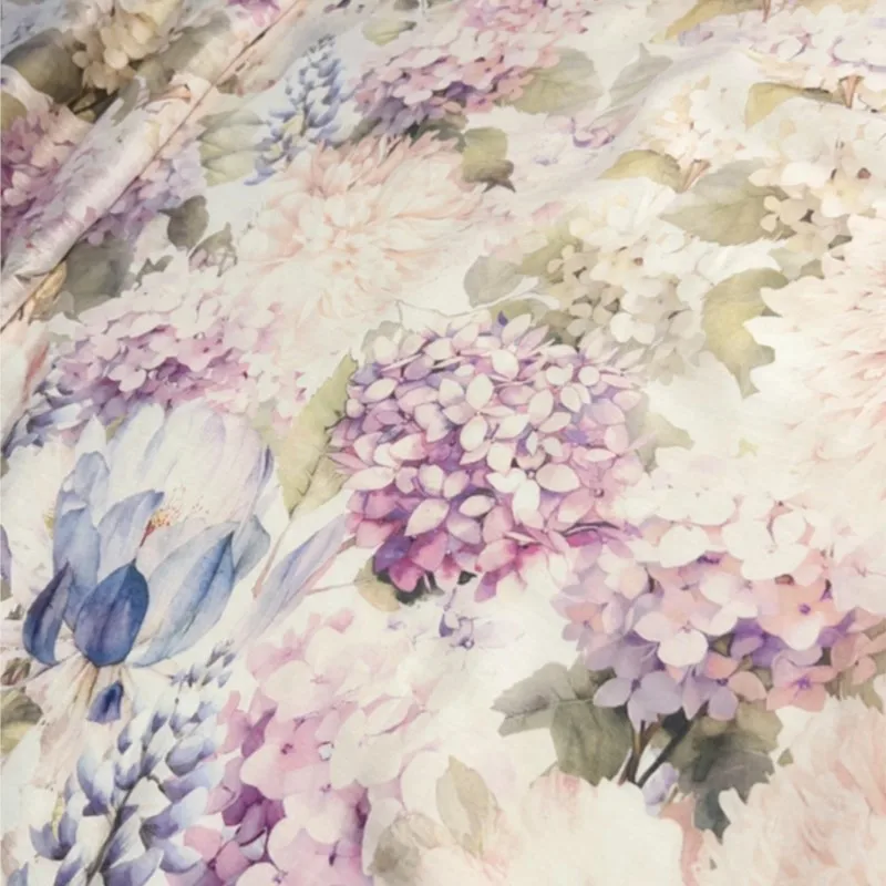 Hydrangea with a slightly bony classical silk and linen fabric smooth soft gauze material hazy floral Hanfu clothing
Hydrangea with a slightly bony classical silk and linen fabric smooth soft gauze material hazy floral Hanfu clothing