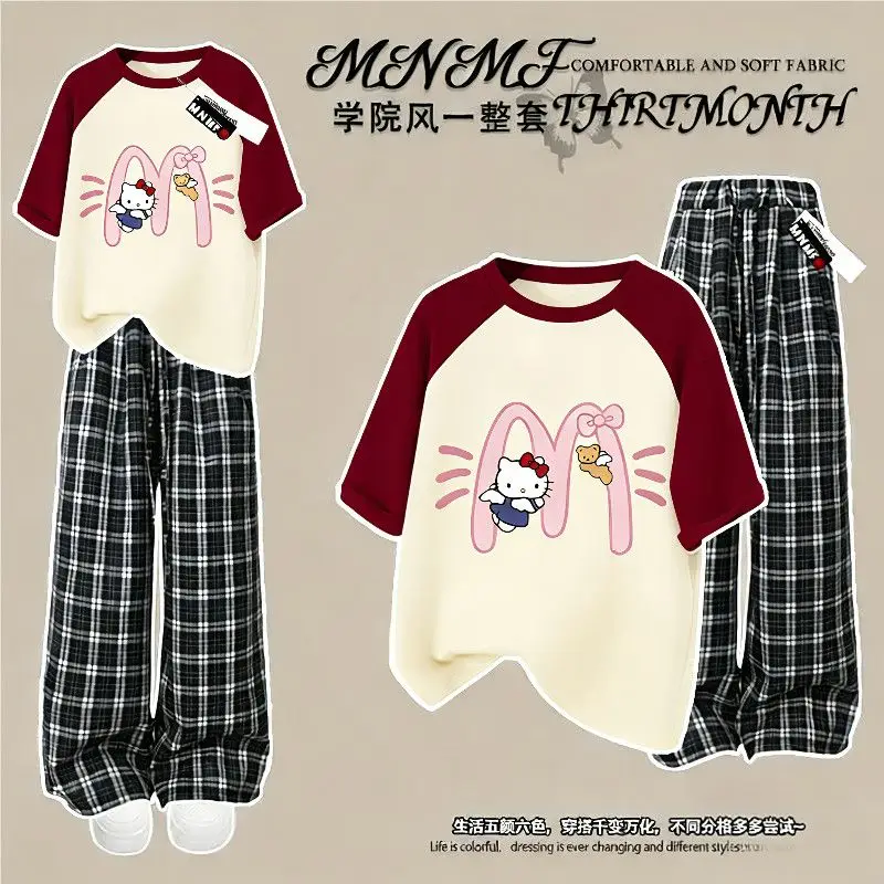 Sanrion Women's Sleepwear Summer New Korean Version Hello Kitty Short Sleeved Loose Wide Leg Checkered Pants Two-piece Set
Sanrion Women's Sleepwear Summer New Korean Version Hello Kitty Short Sleeved Loose Wide Leg Checkered Pants Two-piece Set