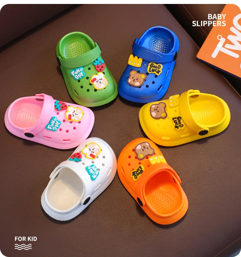 Children's Slippers Summer Boys and Girls Cartoon Cute Anti Slip Toe Cap Hole Cool Slippers
Children's Slippers Summer Boys and Girls Cartoon Cute Anti Slip Toe Cap Hole Cool Slippers