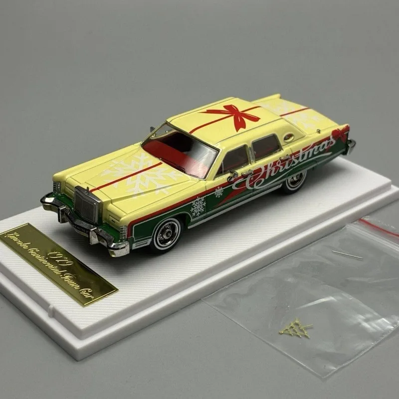 In stock - Christmas edition of Taokesei's 1/64 Sunstar 1979 car, cast alloy model, a gift for boys, an adult decoration item.
In stock - Christmas edition of Taokesei's 1/64 Sunstar 1979 car, cast alloy model, a gift for boys, an adult decoration item.