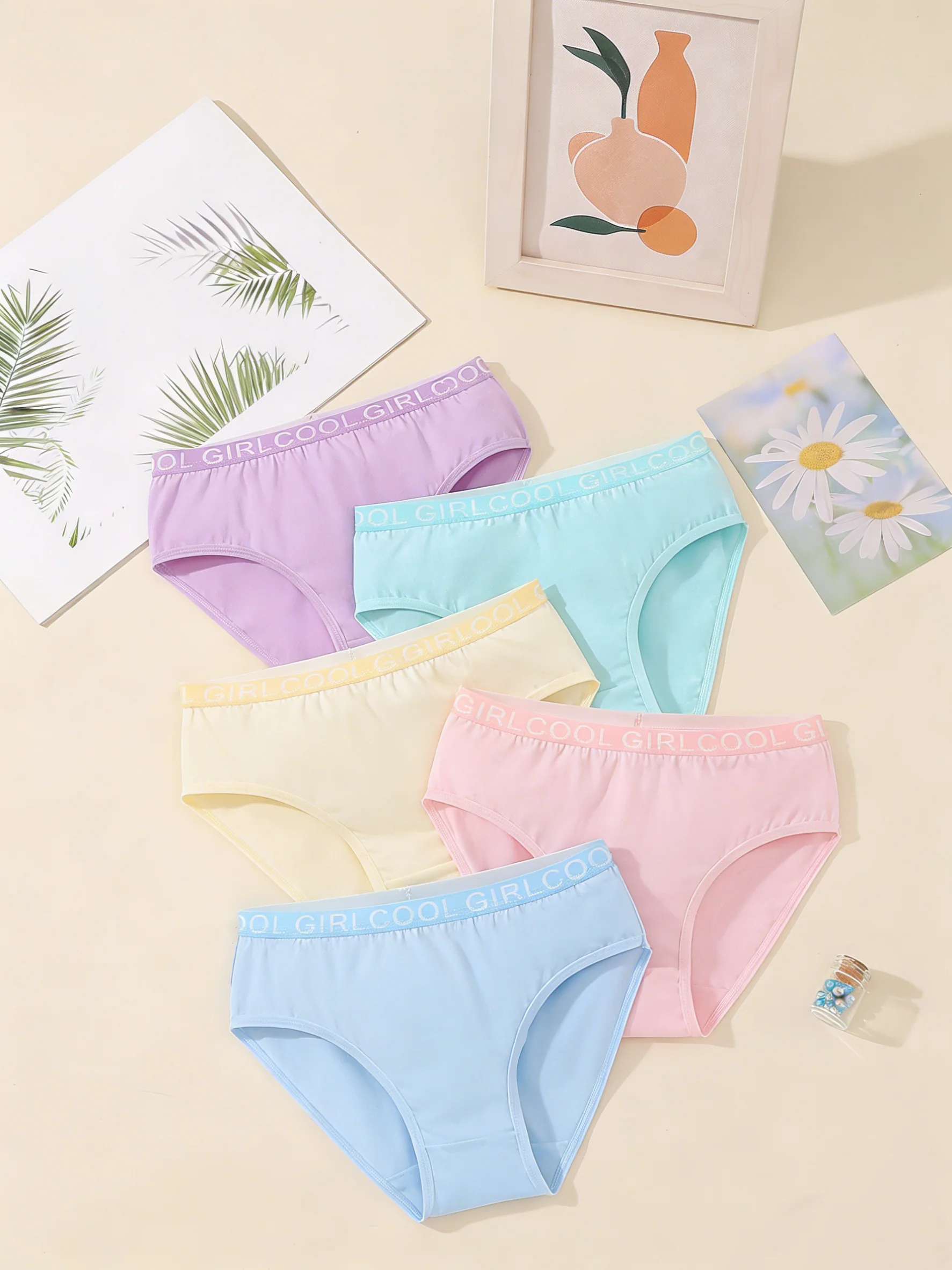 5 Pieces/Set of Girls' Pure Cotton Underwear, Cute Solid Color, High Elasticity, Mid-Waist Breathable Underwear, Fashionable, Soft and Comfortable Underwear
5 Pieces/Set of Girls' Pure Cotton Underwear, Cute Solid Color, High Elasticity, Mid-Waist Breathable Underwear, Fashionable, Soft and Comfortable Underwear