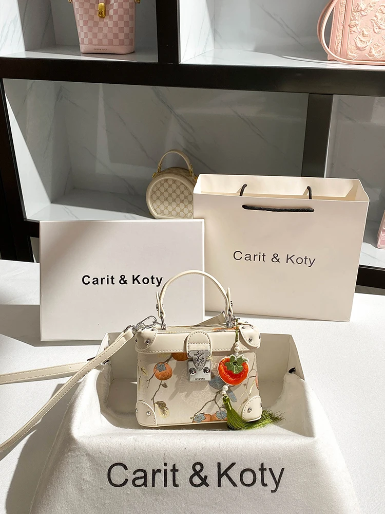 Sweet and Luxury Box Bag with Delicate Flower Printing and Pendant Women Fashion and Versatile Handheld Crossbody Bag for Dating
Sweet and Luxury Box Bag with Delicate Flower Printing and Pendant Women Fashion and Versatile Handheld Crossbody Bag for Dating