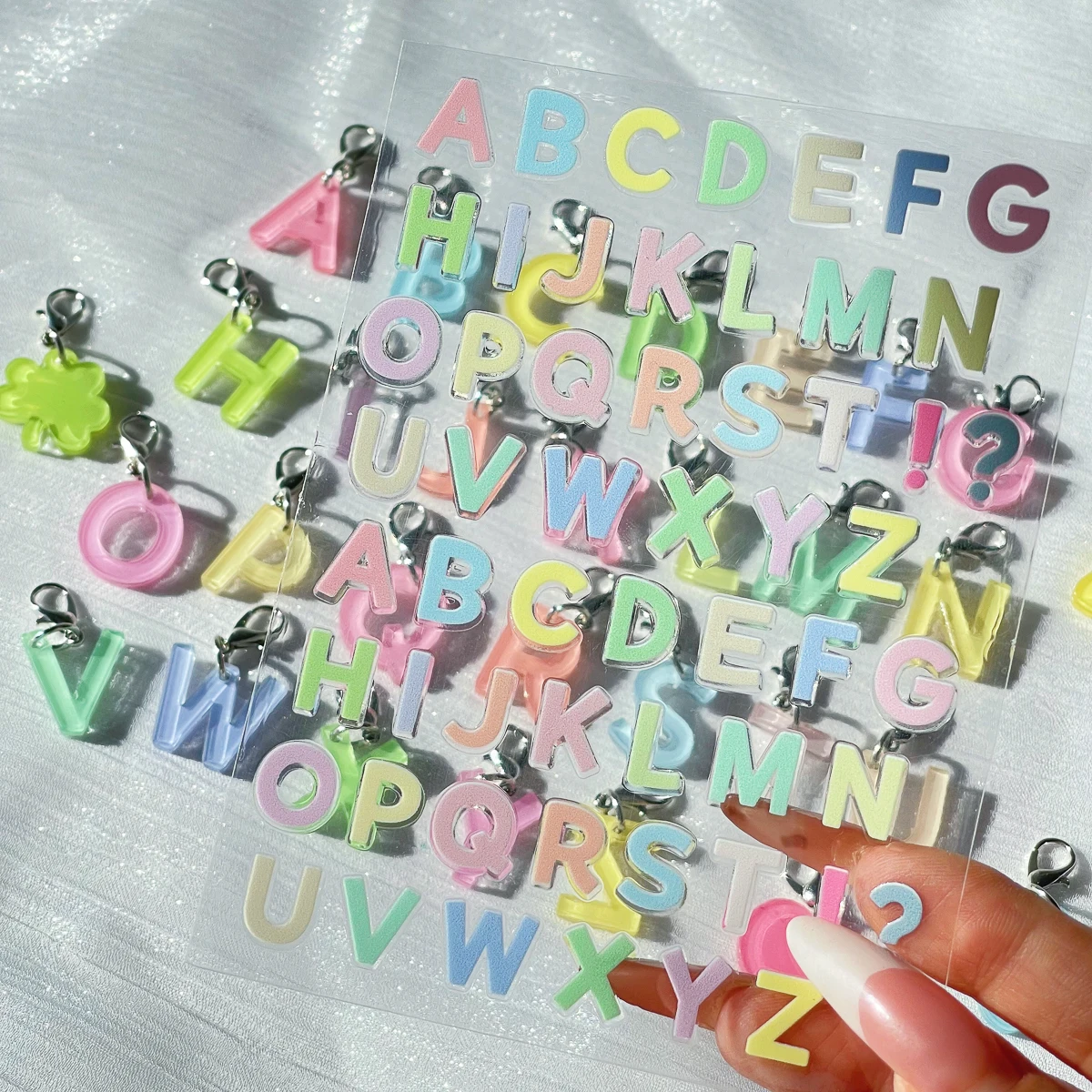 Персонализировать ваш акриловый брелок для ключей и подвеска для телефона с наклейками для переноса алфавита, забавный проект декора журнала «сделай сам»
Персонализировать ваш акриловый брелок для ключей и подвеска для телефона с наклейками для переноса алфавита, забавный проект декора журнала «сделай сам»