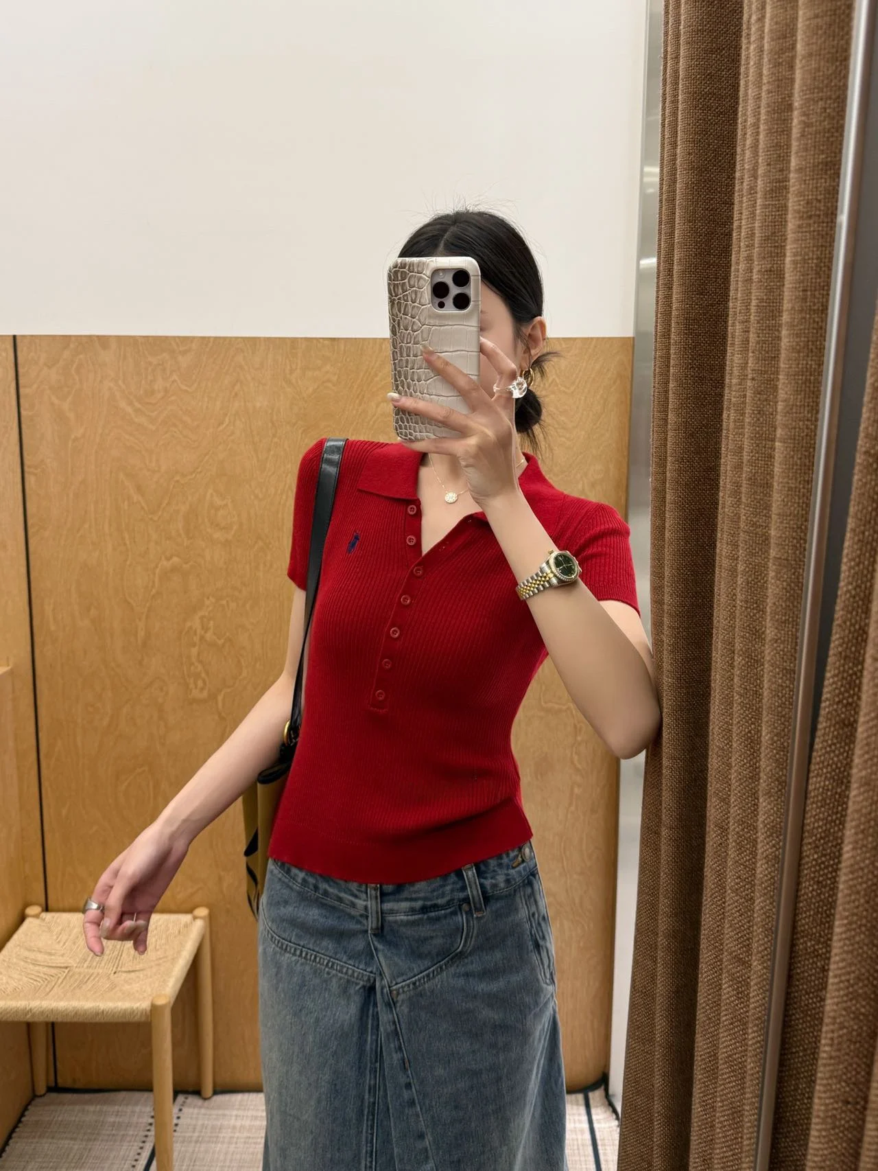 Весенняя трикотажная приталенная рубашка с коротким рукавом для женщин, повседневная, с воротником на пуговицах, облегающая, универсальная, утягивающая, малого размера
Весенняя трикотажная приталенная рубашка с коротким рукавом для женщин, повседневная, с воротником на пуговицах, облегающая, универсальная, утягивающая, малого размера