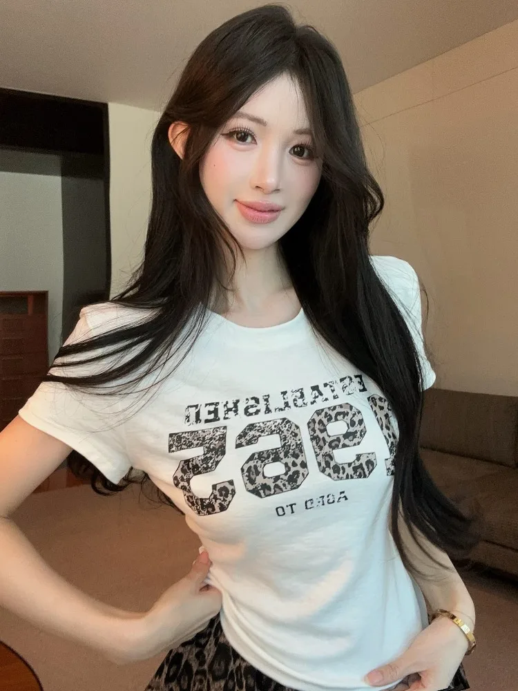 Casual round Neck Leopard Print Short Sleeve T-Shirt Women's Slim Fit Summer New Style Versatile Short Length Top Korean Style
Casual round Neck Leopard Print Short Sleeve T-Shirt Women's Slim Fit Summer New Style Versatile Short Length Top Korean Style