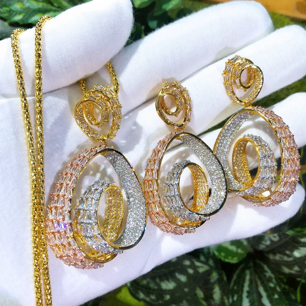 Soramoore Luxury Helicoid Pendant Necklace Drop Earrings Jewelry Set Super Noble Shiny CZ Bridal Wedding Party Show Accessories
Soramoore Luxury Helicoid Pendant Necklace Drop Earrings Jewelry Set Super Noble Shiny CZ Bridal Wedding Party Show Accessories