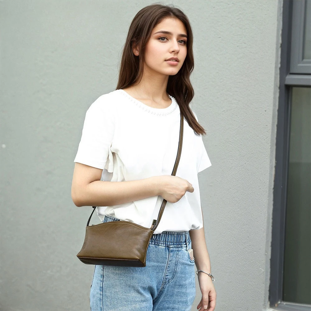 Elegant Women's Vegetable Tanned Leather Crossbody Bag, Minimalist Horizontal Phone Purse, Premium Genuine Cowhide Shoulder Bag
Elegant Women's Vegetable Tanned Leather Crossbody Bag, Minimalist Horizontal Phone Purse, Premium Genuine Cowhide Shoulder Bag