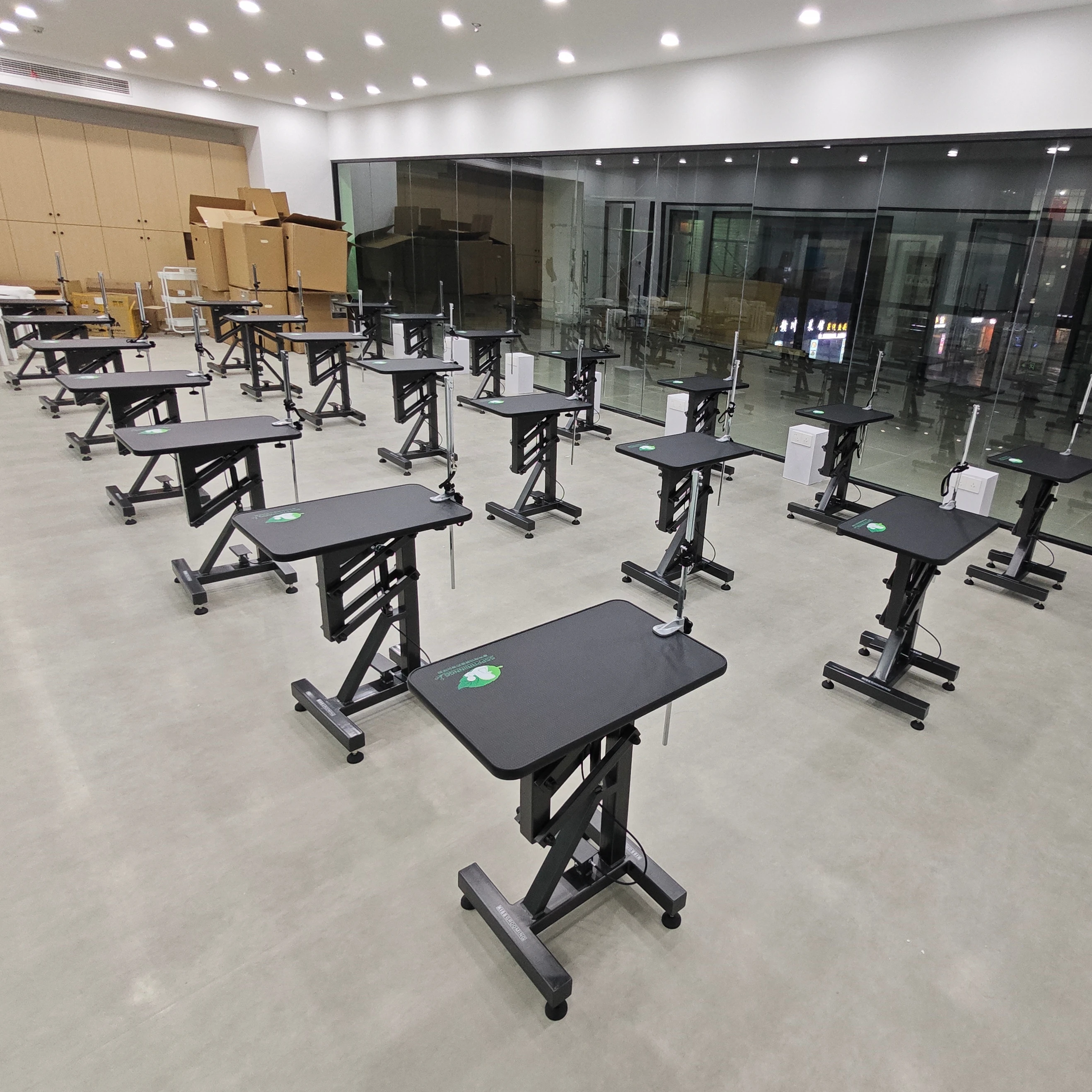 Pet Show Foldable Grooming Table Factory Wholesale Pet Professional Competition/Training Table
Pet Show Foldable Grooming Table Factory Wholesale Pet Professional Competition/Training Table
