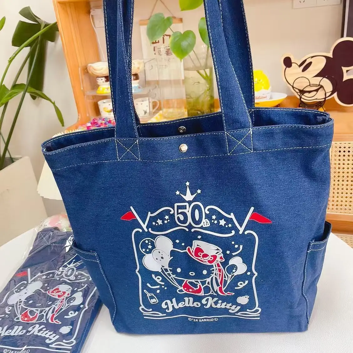 Sanrio Hello Kitty Japanese Style Cowboy Bag Large Capacity Cartoon Cute Handheld Shoulder Bag Casual Versatile Simple Tote Bag
Sanrio Hello Kitty Japanese Style Cowboy Bag Large Capacity Cartoon Cute Handheld Shoulder Bag Casual Versatile Simple Tote Bag