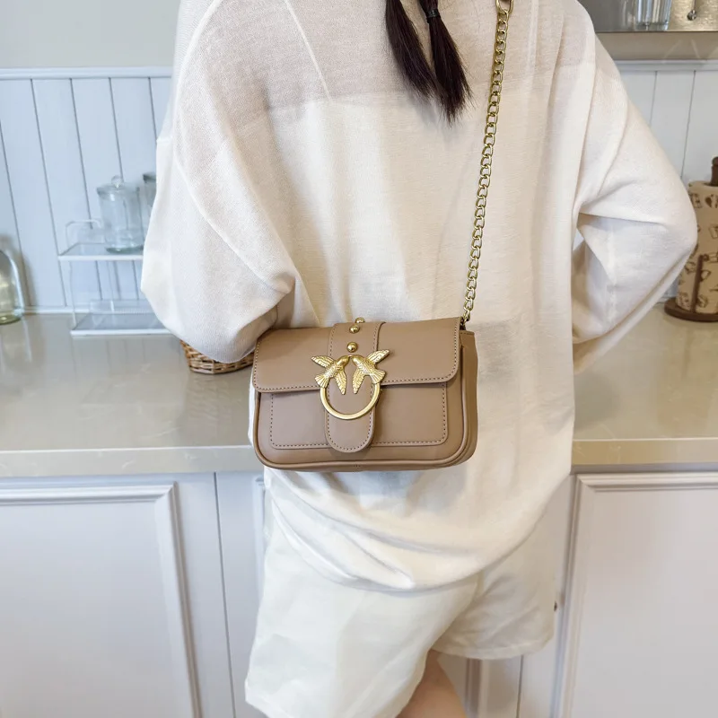 2026 New Korean Fashion Small Square Shoulder Bag, High-end Commuter Chain Crossbody Bag
2026 New Korean Fashion Small Square Shoulder Bag, High-end Commuter Chain Crossbody Bag