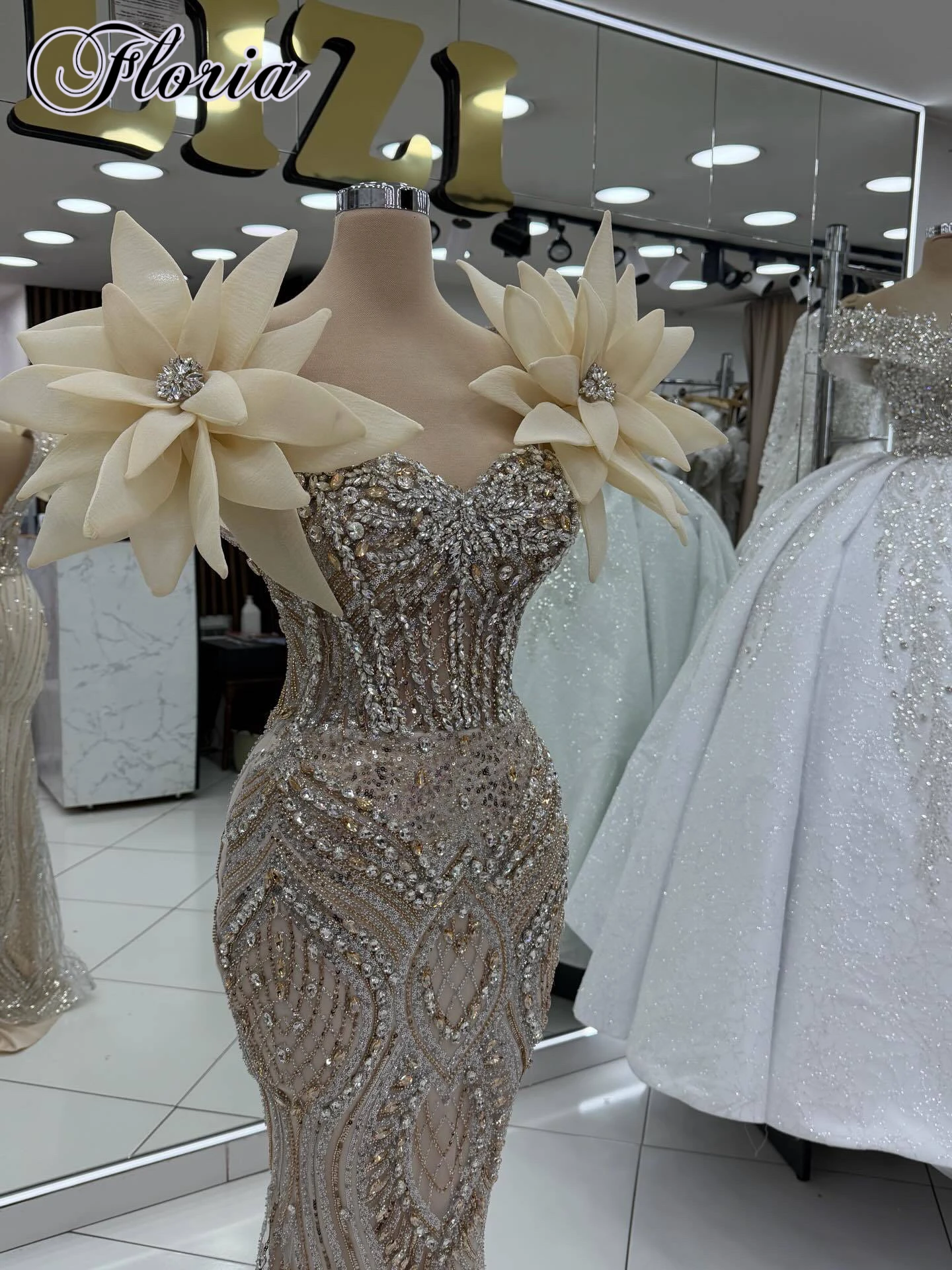 Champagne Crystals Cocktail Dresses Mermaid Sleeveless Flowers Prom Dresses For Women Party Gowns Vestidos Femenino Customized
Champagne Crystals Cocktail Dresses Mermaid Sleeveless Flowers Prom Dresses For Women Party Gowns Vestidos Femenino Customized