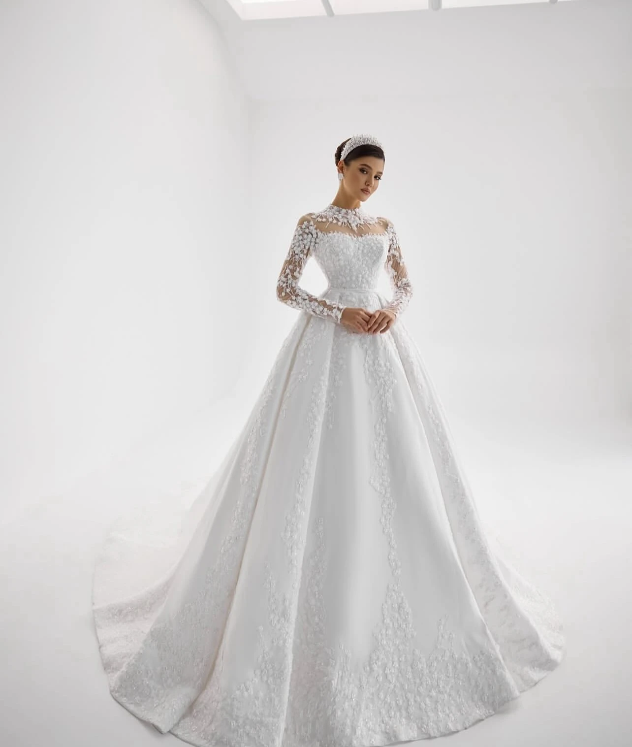 Кружевные свадебные платья трапециевидной формы с круглым вырезом по индивидуальному заказу, драпированное платье невесты с длинными рукавами и открытой спиной, свадебное платье длиной до пола 
Кружевные свадебные платья трапециевидной формы с круглым вырезом по индивидуальному заказу, драпированное платье невесты с длинными рукавами и открытой спиной, свадебное платье длиной до пола