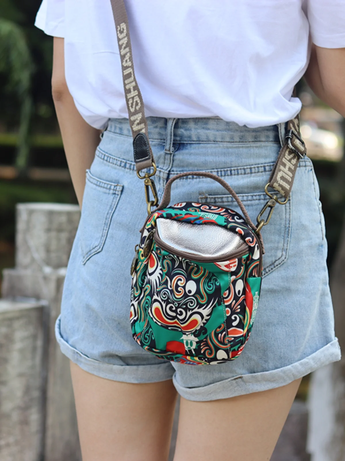Casual Crossbody Leather Bag with Customizable Fabric Strap Single Shoulder Handle Women's Bag Youth Fashion Shape
Casual Crossbody Leather Bag with Customizable Fabric Strap Single Shoulder Handle Women's Bag Youth Fashion Shape