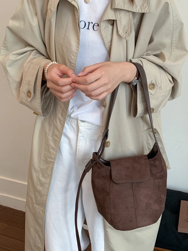 Упрощенная кожаная сумка-мешок, женская сумка через плечо на одно плечо, осенне-зимняя новинка, простая сумка с тыквой, мягкая сумка
Упрощенная кожаная сумка-мешок, женская сумка через плечо на одно плечо, осенне-зимняя новинка, простая сумка с тыквой, мягкая сумка