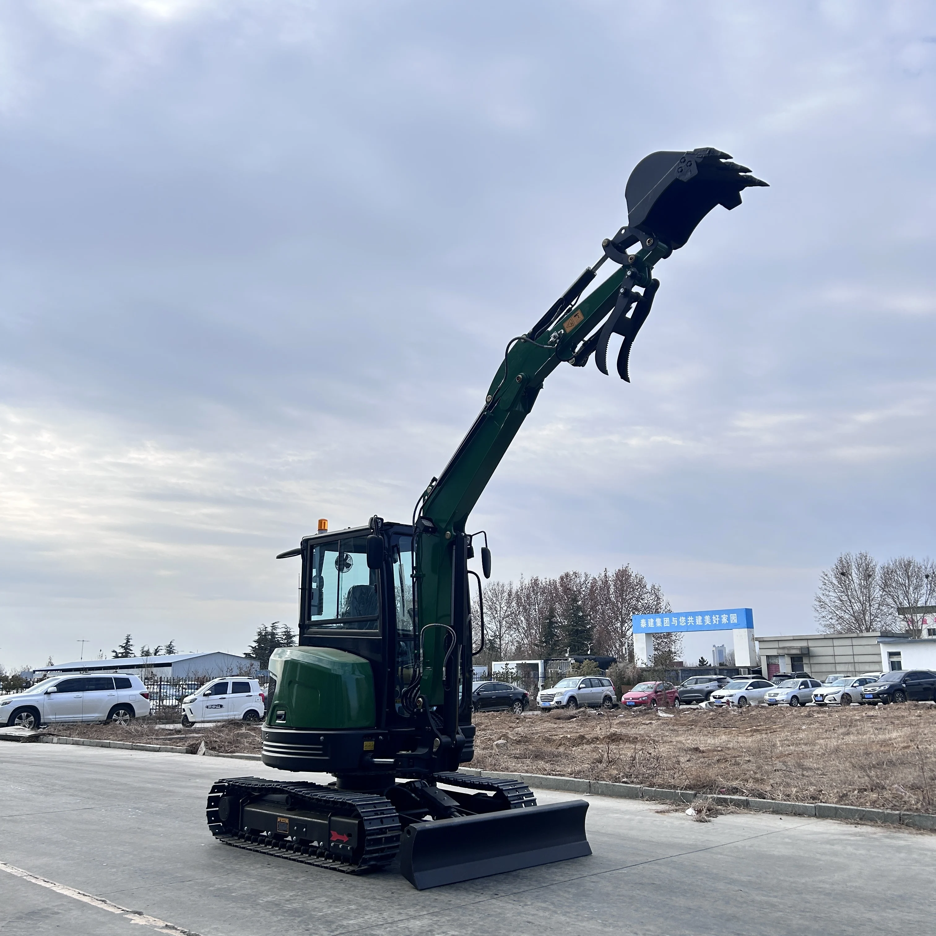 Free delivery excavator 3500kg Kubota engine excavator Mini 3.5-ton Chinese cheap small excavator
Free delivery excavator 3500kg Kubota engine excavator Mini 3.5-ton Chinese cheap small excavator