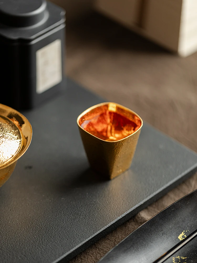 All-handmade gilt teacup, thin tire square cup, Japanese-style wabi **** small tea tasting cup, creative hand-squeezed ceramic
All-handmade gilt teacup, thin tire square cup, Japanese-style wabi **** small tea tasting cup, creative hand-squeezed ceramic