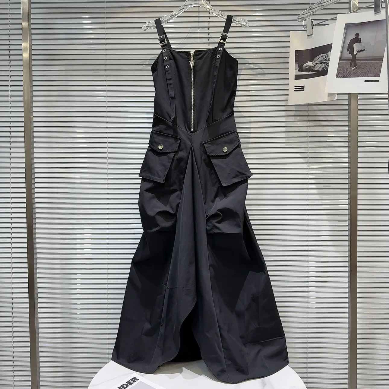 Summer 2026 Metal Buckle Strap Zipper Large Pocket Long Halter Dress Spicy Girl Casual Style Gather Waist Irregular Skirt
Summer 2026 Metal Buckle Strap Zipper Large Pocket Long Halter Dress Spicy Girl Casual Style Gather Waist Irregular Skirt