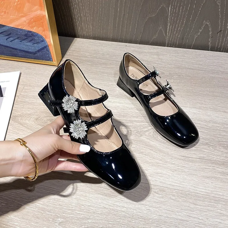 Women Shoes Flower Decoration Rhinestone Design Thick Heel Small Leather Shoe Patent Leather Shallow Mouth Single Shoe Mary Jane
Women Shoes Flower Decoration Rhinestone Design Thick Heel Small Leather Shoe Patent Leather Shallow Mouth Single Shoe Mary Jane