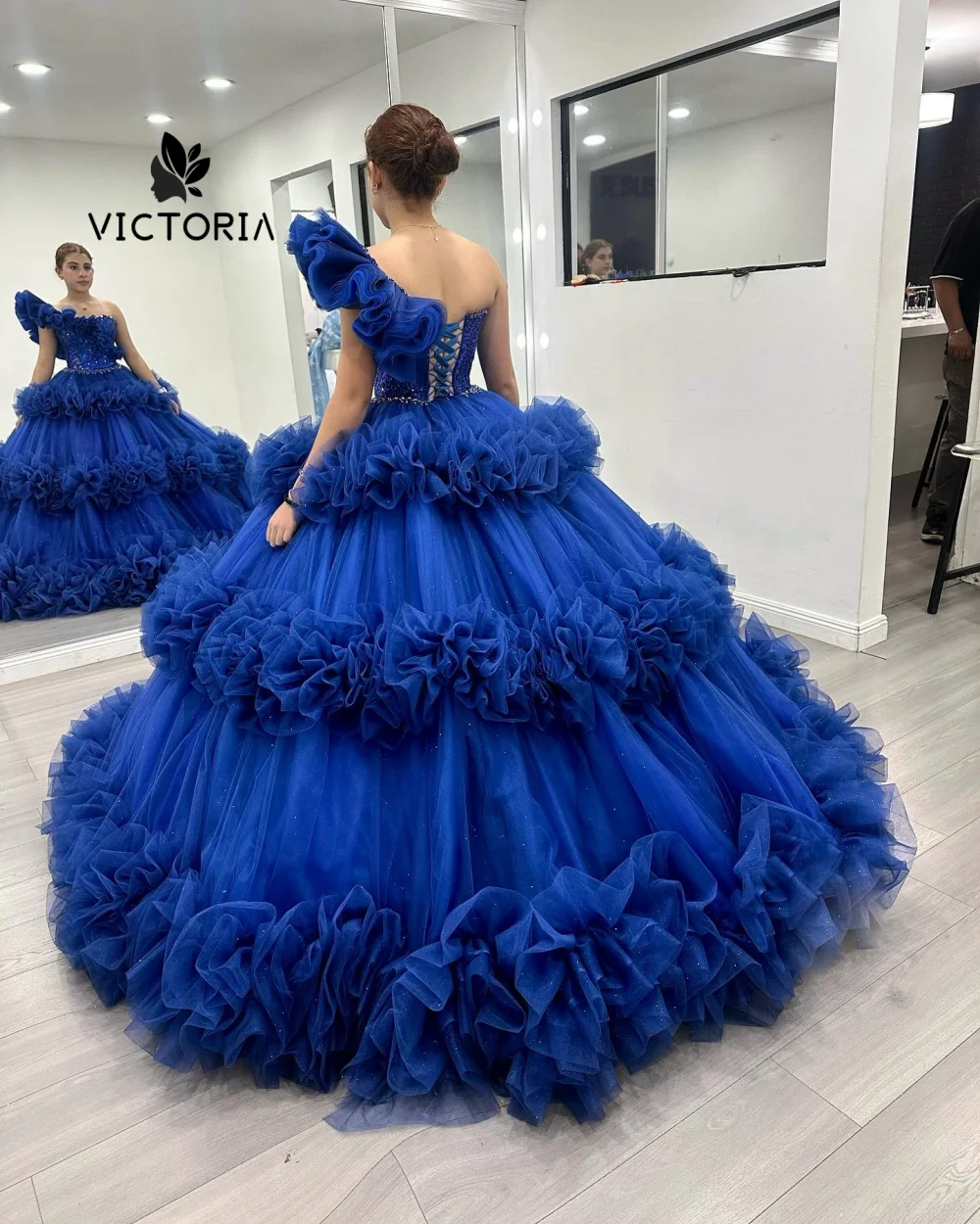 Королевские синие платья Quinceanera на одно плечо 2025, расшитое бисером и кристаллами, бальное платье, роскошные платья на день рождения по индивидуальному заказу
Королевские синие платья Quinceanera на одно плечо 2025, расшитое бисером и кристаллами, бальное платье, роскошные платья на день рождения по индивидуальному заказу