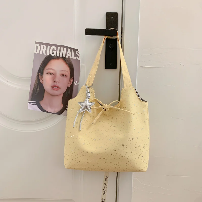 Korean StyleinsThe Wind Star canvas bag for women features a laid-back style, is perfect for commuting, and offers ample storage
Korean StyleinsThe Wind Star canvas bag for women features a laid-back style, is perfect for commuting, and offers ample storage