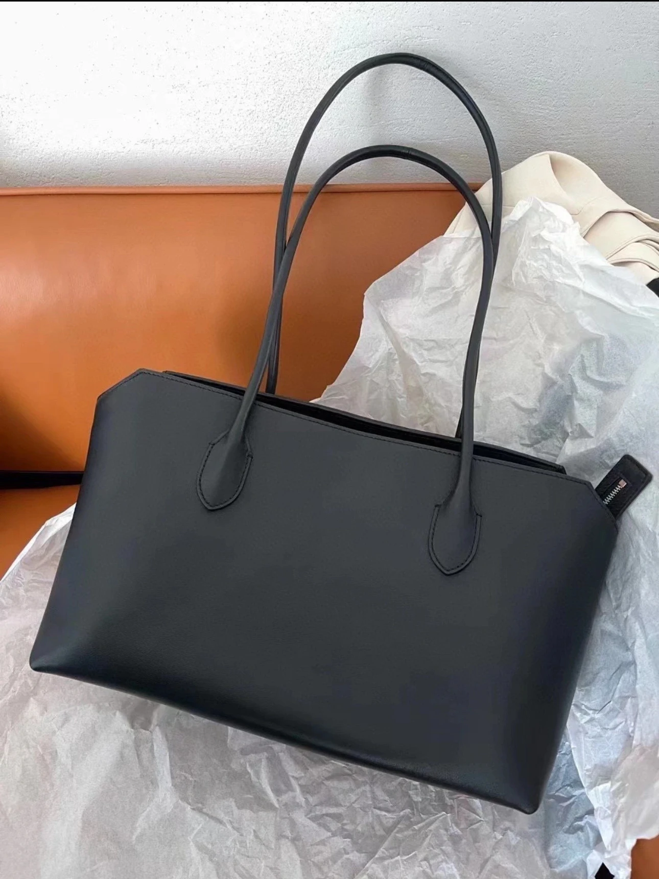 Designer Cowhide Margaux Handbag Soft Genuine Leather Shoulder Bag Suede Large Capacity High Quality Messenger Tote Bag
Designer Cowhide Margaux Handbag Soft Genuine Leather Shoulder Bag Suede Large Capacity High Quality Messenger Tote Bag