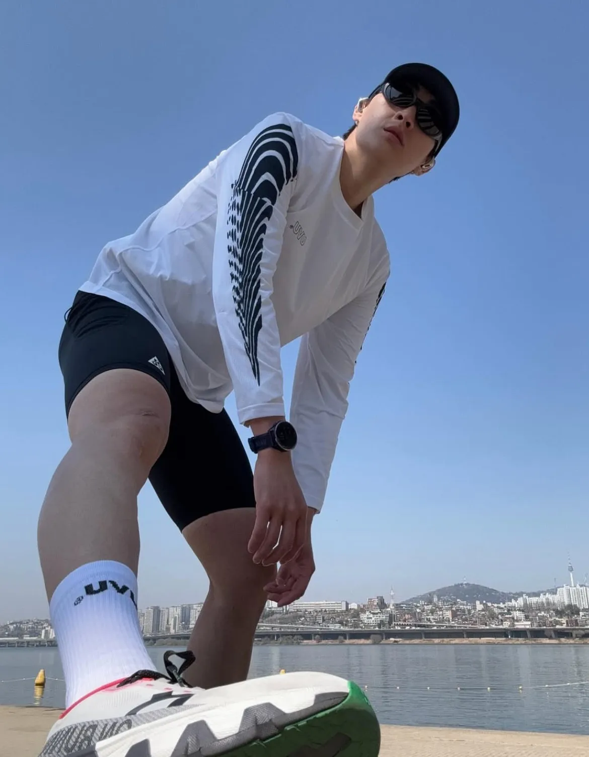 UVU Running Long Sleeve T-shirt Unisex Loose Fit Lightweight Breathable Quick Dry Fashion Top For Gym Jogging Cycling
UVU Running Long Sleeve T-shirt Unisex Loose Fit Lightweight Breathable Quick Dry Fashion Top For Gym Jogging Cycling