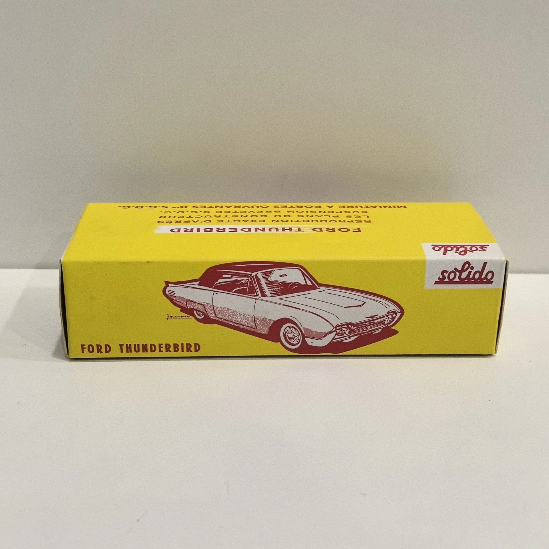 Литой под давлением SOLIDO масштаб 1/43 FORD THUNDERBIRD модель автомобиля из сплава Коллекционная игрушка в подарок сувенир дисплей орнамент
Литой под давлением SOLIDO масштаб 1/43 FORD THUNDERBIRD модель автомобиля из сплава Коллекционная игрушка в подарок сувенир дисплей орнамент