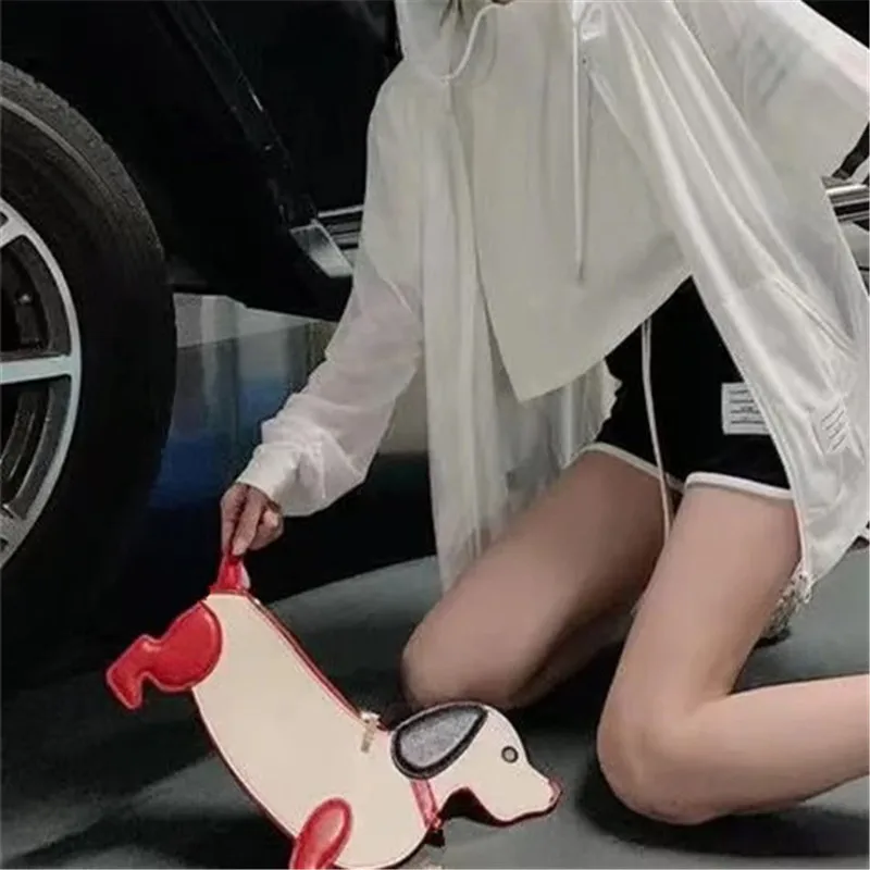 Designer's unisex black puppy handbag, white puppy handbag, women's shoulder bag, multifunctional trendy bag
Designer's unisex black puppy handbag, white puppy handbag, women's shoulder bag, multifunctional trendy bag