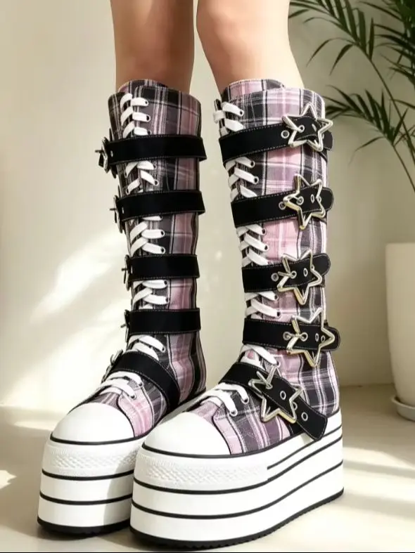 2026 Pink Plaid Knee High Platform Boots for Women Star Metal Buckle Multi Strap Lace Up Extreme Chunky Sole Goth Punk Boots
2026 Pink Plaid Knee High Platform Boots for Women Star Metal Buckle Multi Strap Lace Up Extreme Chunky Sole Goth Punk Boots