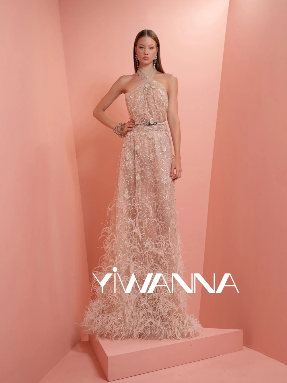 Изысканное вечернее платье с аппликацией из бисера и перьями, иллюзия Холтер, длинное свадебное платье трапециевидной формы, платья для выпускного вечера по индивидуальному заказу
Изысканное вечернее платье с аппликацией из бисера и перьями, иллюзия Холтер, длинное свадебное платье трапециевидной формы, платья для выпускного вечера по индивидуальному заказу