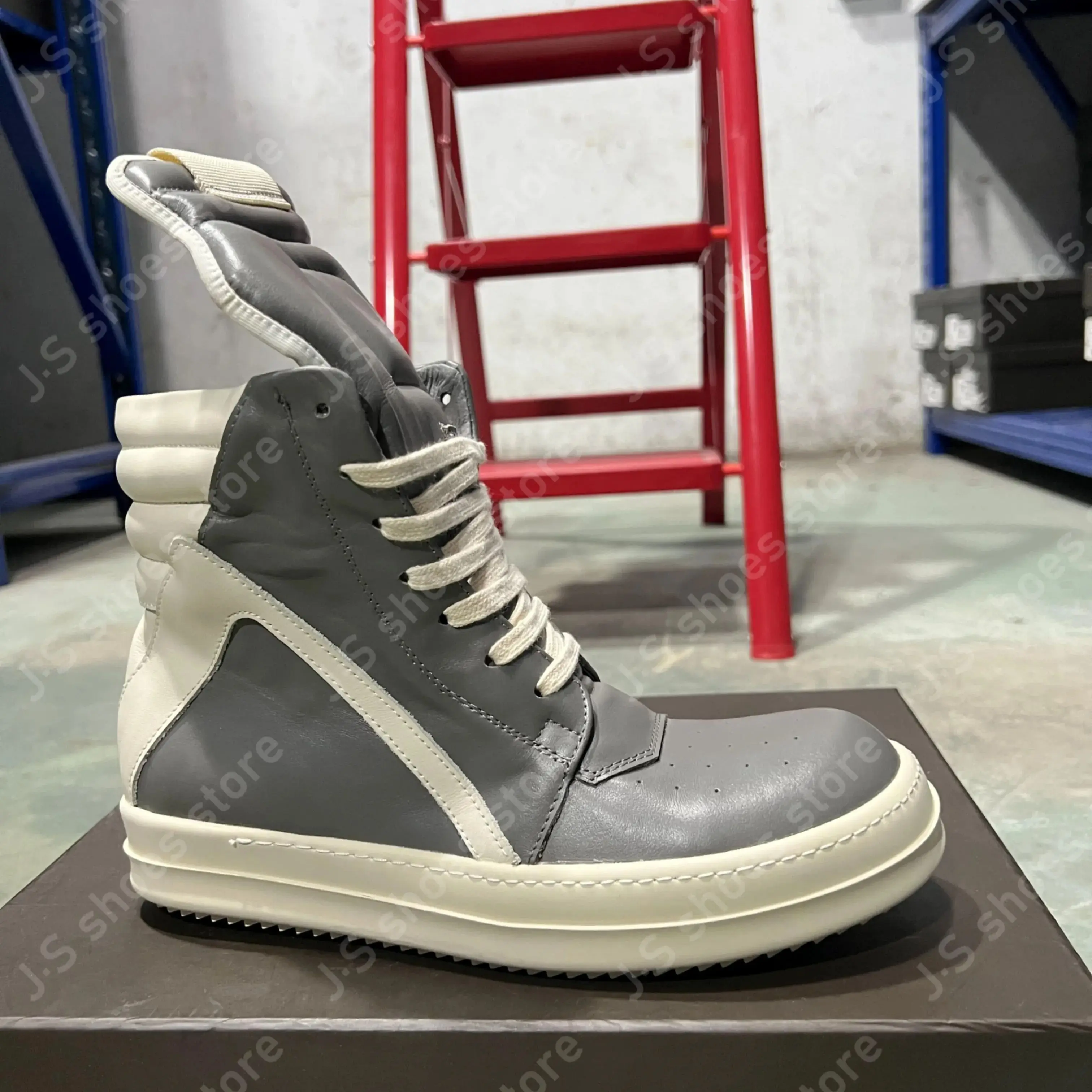 R-o Classic Elephant Grey Leather High Top Shoe Men Sneaker Zipper Women Casual Shoes Lace Up Geobasket Ankle Boot
R-o Classic Elephant Grey Leather High Top Shoe Men Sneaker Zipper Women Casual Shoes Lace Up Geobasket Ankle Boot