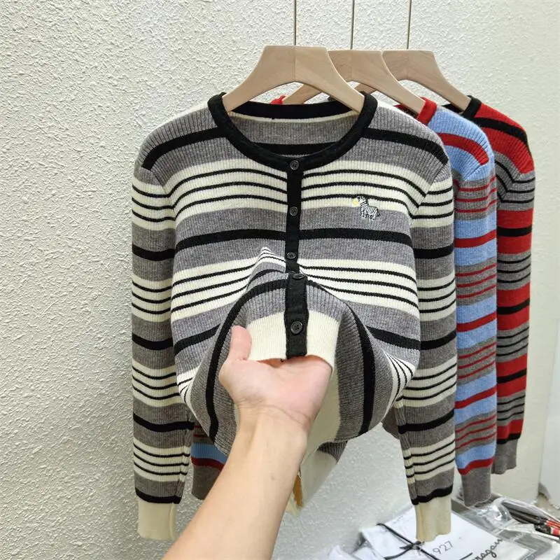 Preppy Style Contrasting Color Striped Round Neck Sweater Jacket Women 2024 Autumn New Niche Design Sense Knitted Cardigan
Preppy Style Contrasting Color Striped Round Neck Sweater Jacket Women 2024 Autumn New Niche Design Sense Knitted Cardigan