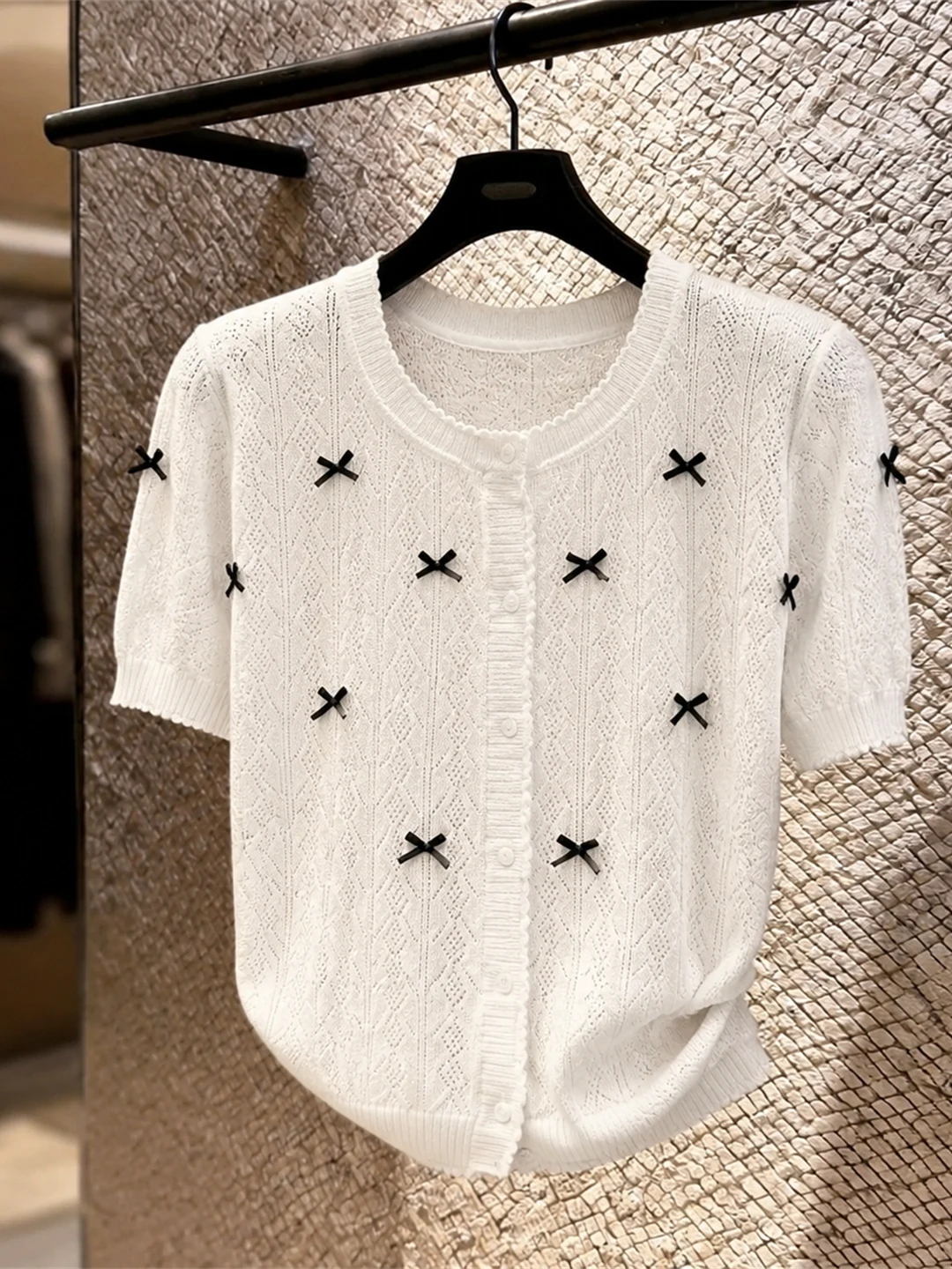 Elegant Sweet Knot Design round Neck Single Button Ice Silk Knitted Shirt Summer Commute Style Straight Cut Short S...
Elegant Sweet Knot Design round Neck Single Button Ice Silk Knitted Shirt Summer Commute Style Straight Cut Short S...