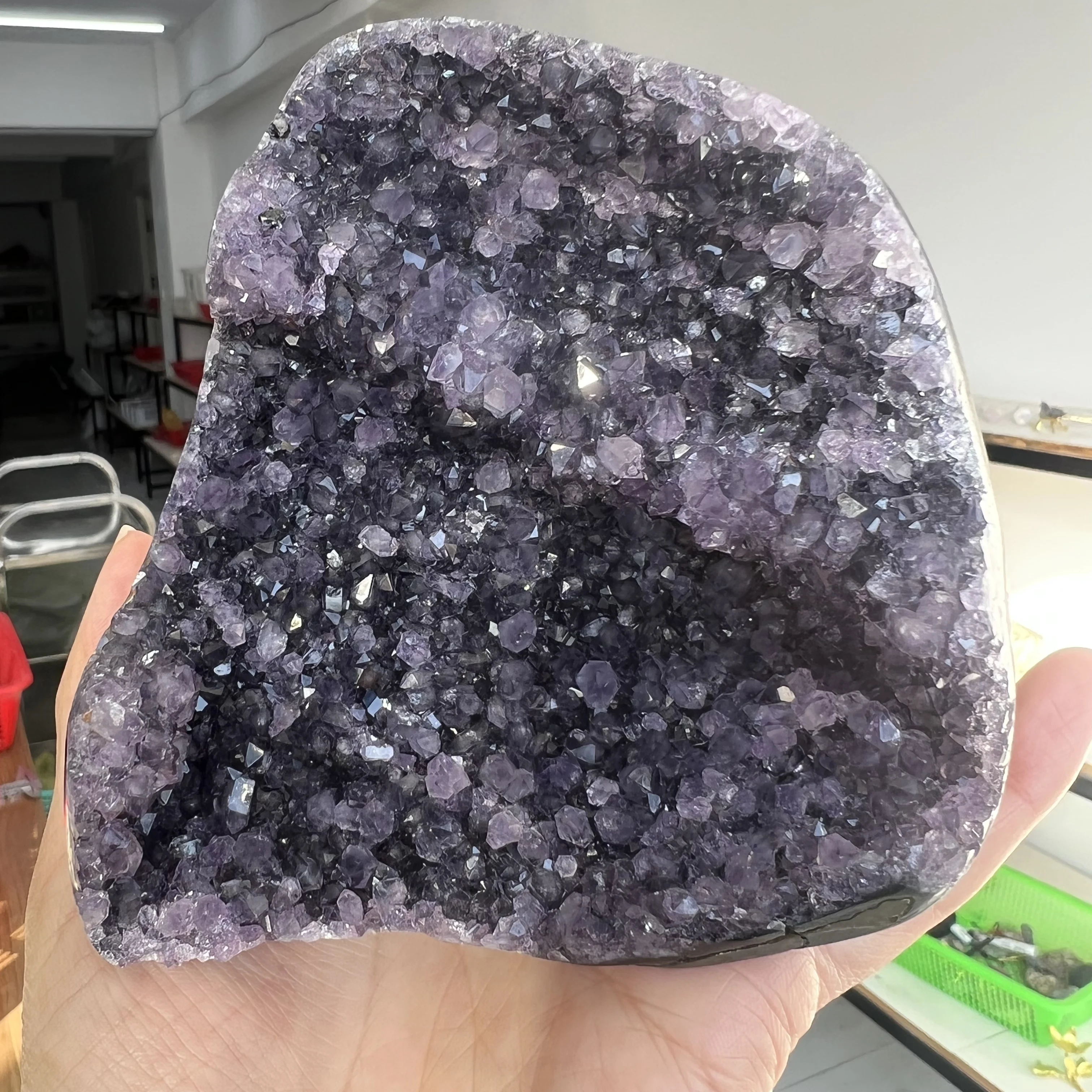 751 г, 9,8 см, натуральный уругвайский аметист, кальцит, кварцевый кристалл
751 г, 9,8 см, натуральный уругвайский аметист, кальцит, кварцевый кристалл