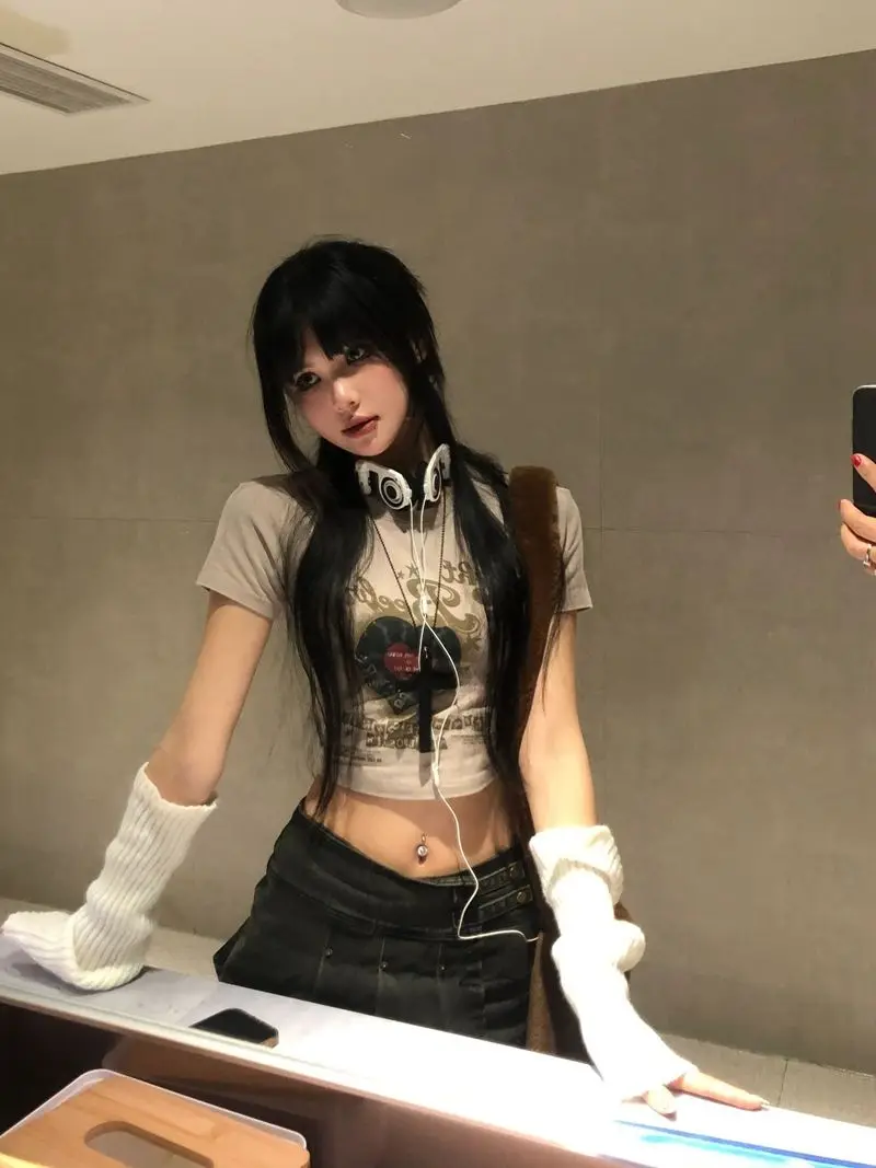 Emo Streetwear T-shirts Women's Punk Graphic Tee Harajuku Subculture Gothic Vintage Inspired Sleeveless Tank Tops Y2K Fashion
Emo Streetwear T-shirts Women's Punk Graphic Tee Harajuku Subculture Gothic Vintage Inspired Sleeveless Tank Tops Y2K Fashion